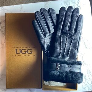 UGG Black Leather Gloves with Buckle Detail